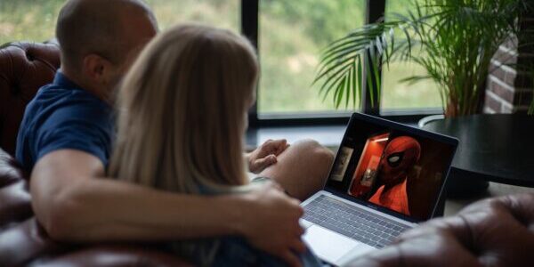 別居家族や友達と共有できる動画配信サービスは？問い合わせ結果を一挙紹介